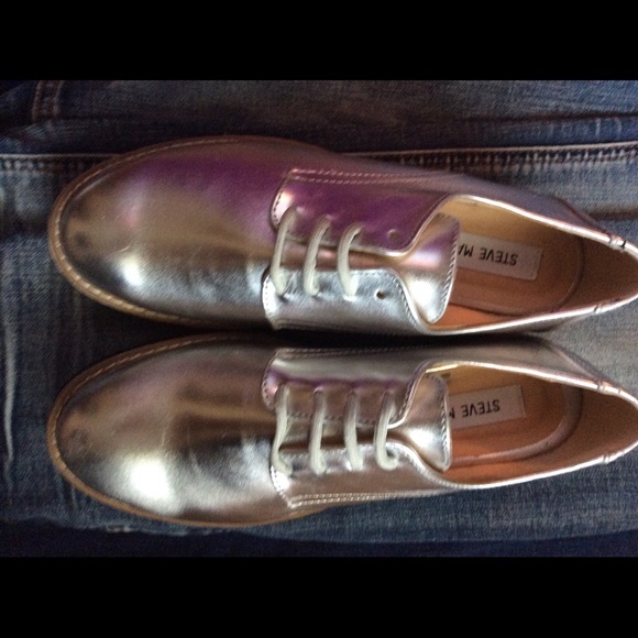 Steve Madden Shoes - New❤️❤️❤️silver wedge ⭕️damage never worn 🌸🌸